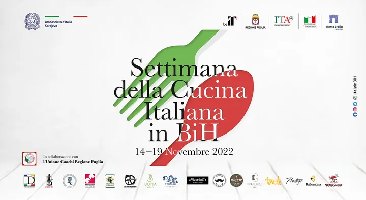 A green and red fork drawn in two strokes beside Settimana della Cucina Italiana in BiH, 14–19 November 2022