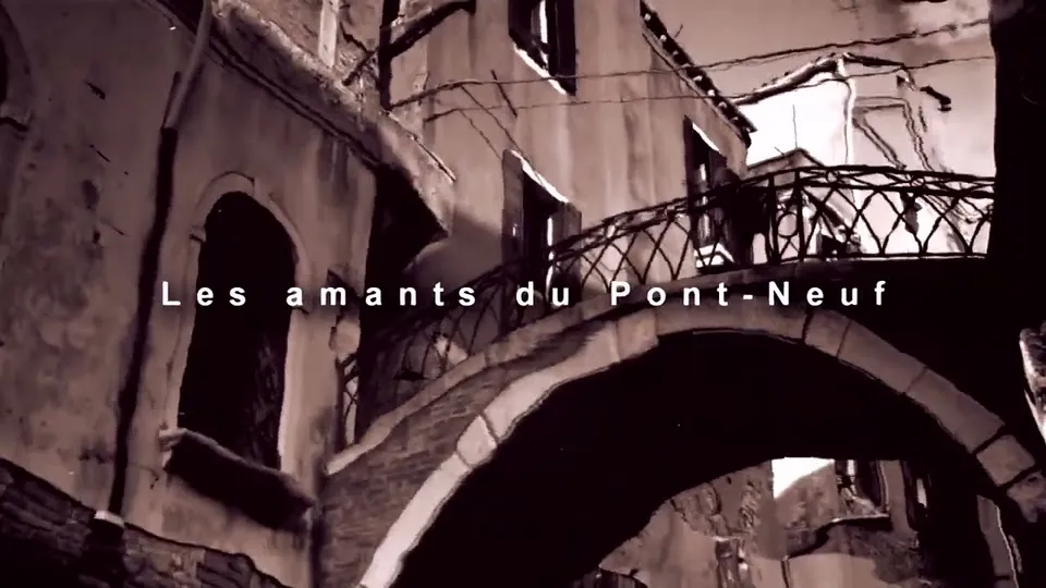 A stone bridge with an iron railing over a Venetian canal, in sepia, the title Les amants du Pont-Neuf across it