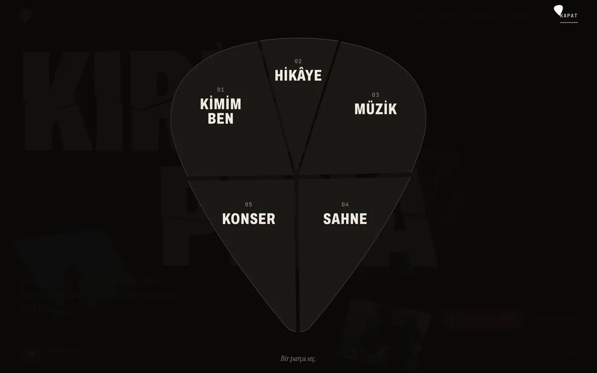 The menu: a dark guitar pick split into five pieces, Kimim Ben, Hikaye, Müzik, Konser and Sahne